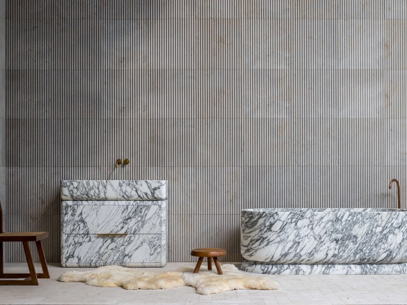 ¿Por qué los lavabos de mármol son el complemento ideal para tu baño?